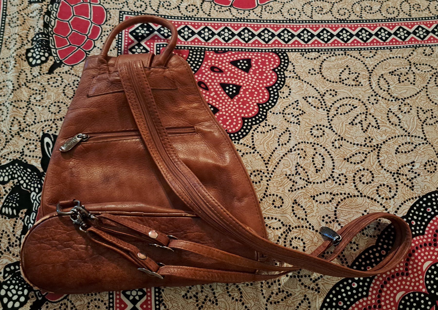 Borse da donna: Tasche-Rucksack-Ledertasche Lui Valentino – Usato da Schlieren venduto da Rcaliforni 1