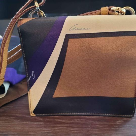 Gucci Borse da donna: Gucci shoulder bag with leather interior + large scarf – Usato da Chavannes-des-Bois venduto da sarahzo 5