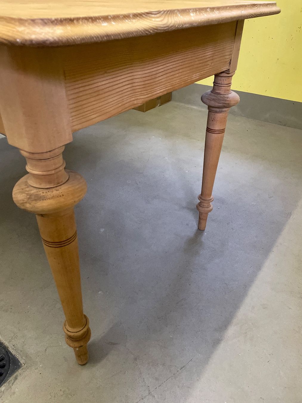 Tische: Antiker Tisch – Gebraucht aus Heinrichswil von rut_dg58 2
