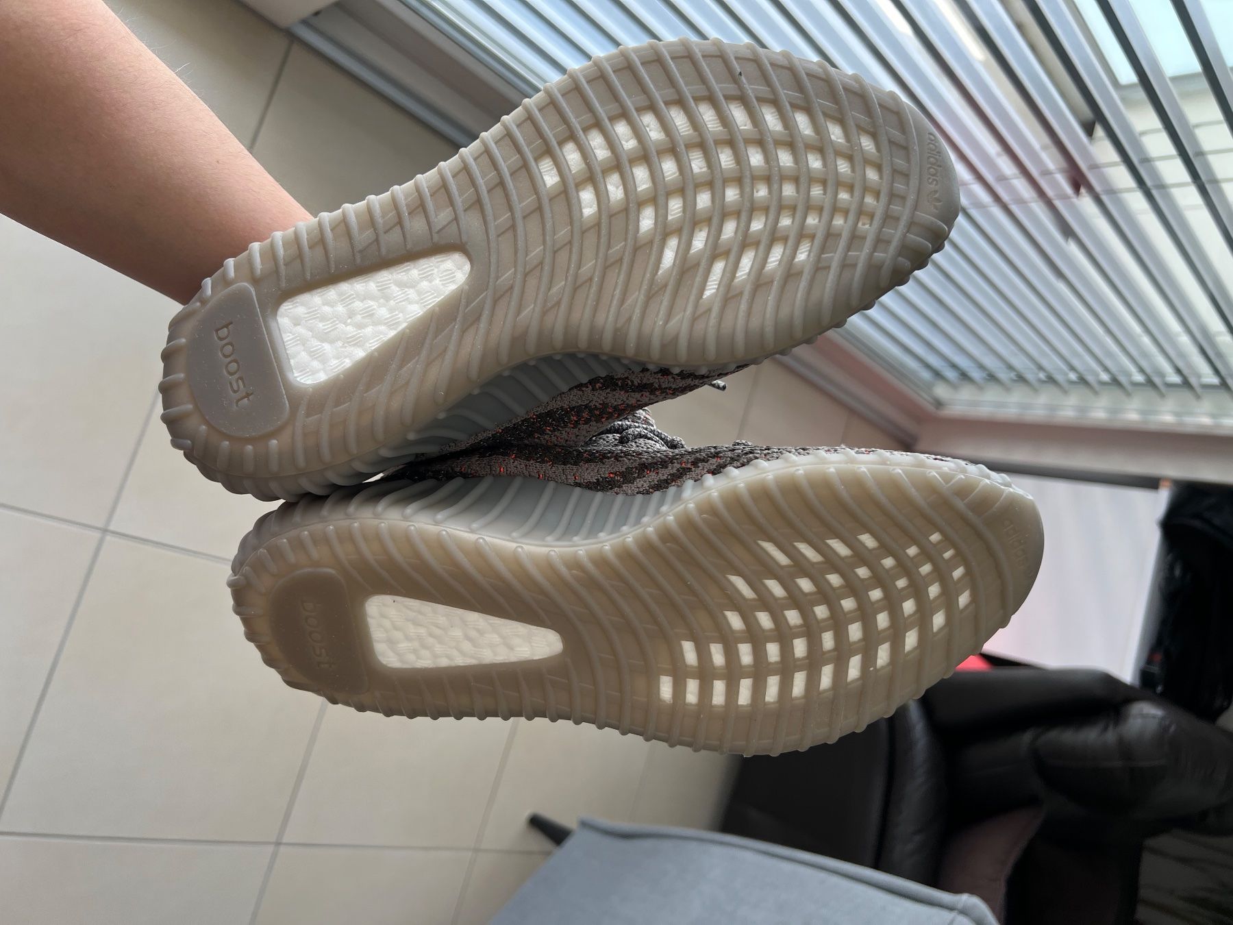 Adidas Scarpe da uomo: Adidas Yeezy Boost 350 V2 Beluga reflektierend – Nuovo e nell'imballaggio originale da Weggis venduto da G_Ghost 3