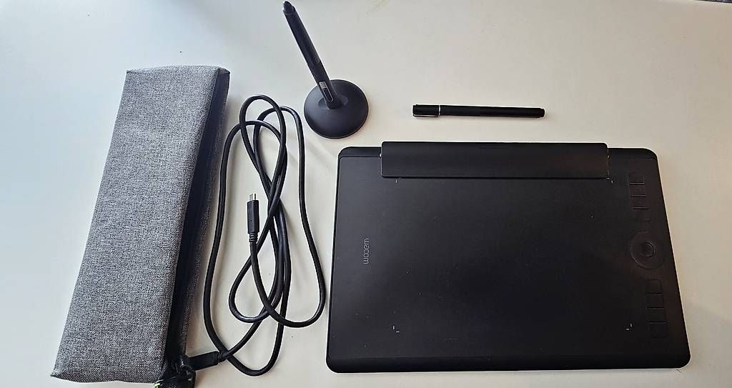 Tablet PC: Waecom Intuos Pro M -  Grafiktablet – Nuovo (secondo la descrizione) da Adliswil venduto da 2win2011