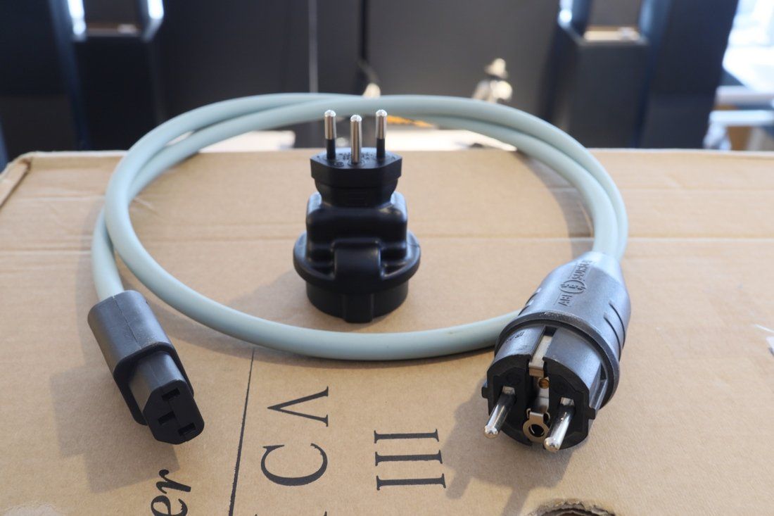 Cavi: Isol-8 audiophiles Netzkabel - NEU – Nuovo (secondo la descrizione) da Luzern venduto da Hifipro