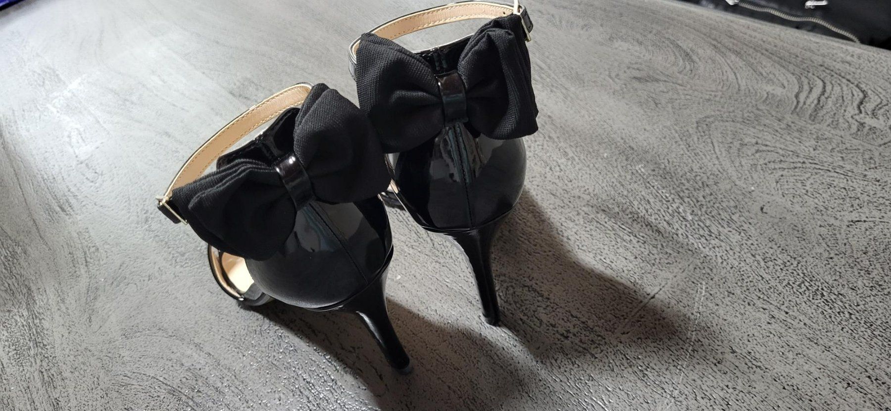 Damenschuhe: Lack Highheel mit Schleife – Neu und originalverpackt aus Adlikon b. Regensdorf von gperron 2