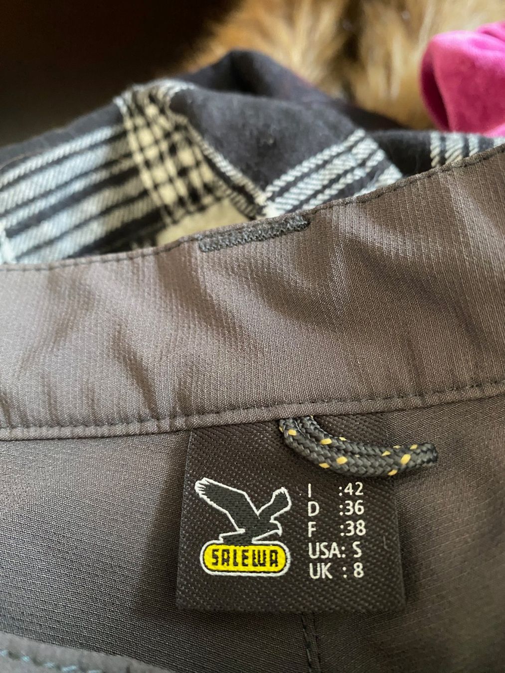 Salewa Pantaloni: Sporthosen SALEWA – Usato da Luzern venduto da Turmliebe 5