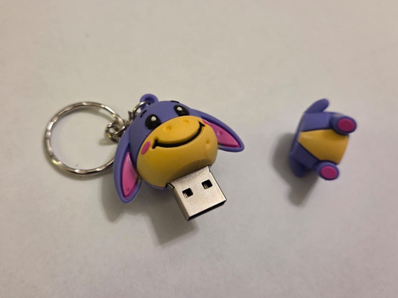 USB Sticks: Clé USB 4 GB Bourriquet Disney avec porte-clés – Neu und originalverpackt aus Territet von Cenh 1