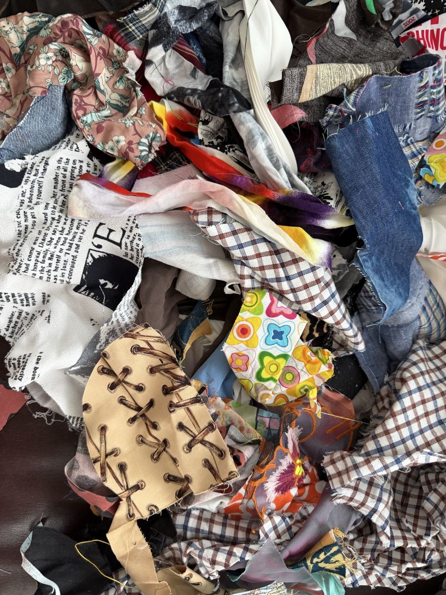 Tessuti: Stoffreste-Sack: kunterbunt, ideal für Patchwork + Basteln! – Nuovo (secondo la descrizione) da Winterthur venduto da tat_ky5h 6