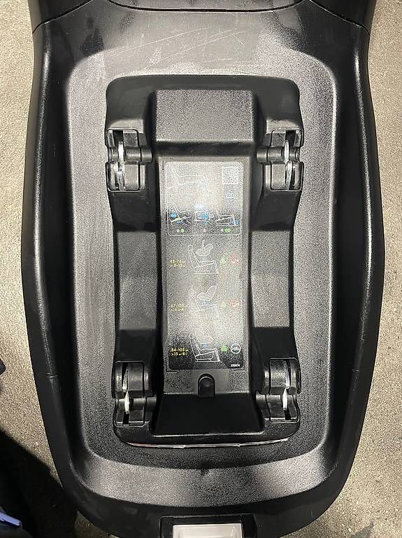 Seggiolini per auto: Maxi-Cosi Pebble inkl. ISOFIX Basisstation – Usato da Siglistorf venduto da nin_gl2p 3