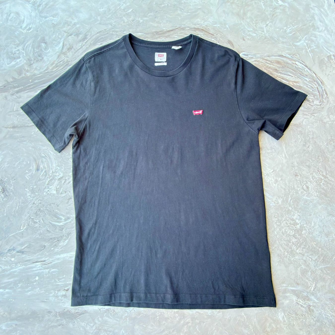 Levi's T-Shirts: T-Shirt Levi's noir Logo Mini – Gebraucht aus Thônex von Suisse.Shopping 1