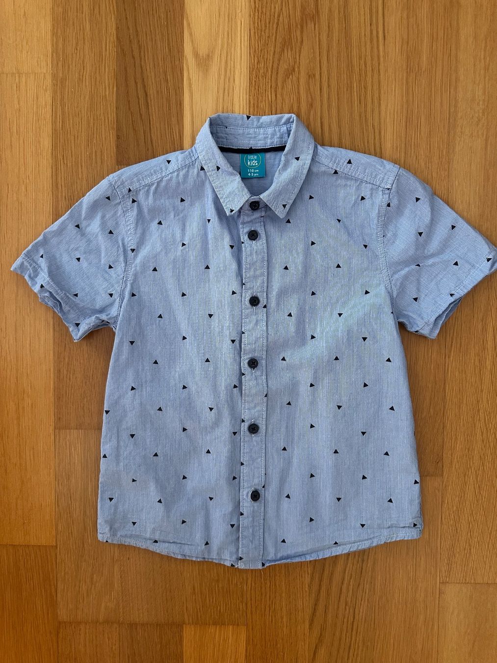 Hemden, T-Shirts & Polos: Kinder Hemd kurzarm Gr. 110 Top Zustand – Gebraucht aus Zürich von bur_6jq9