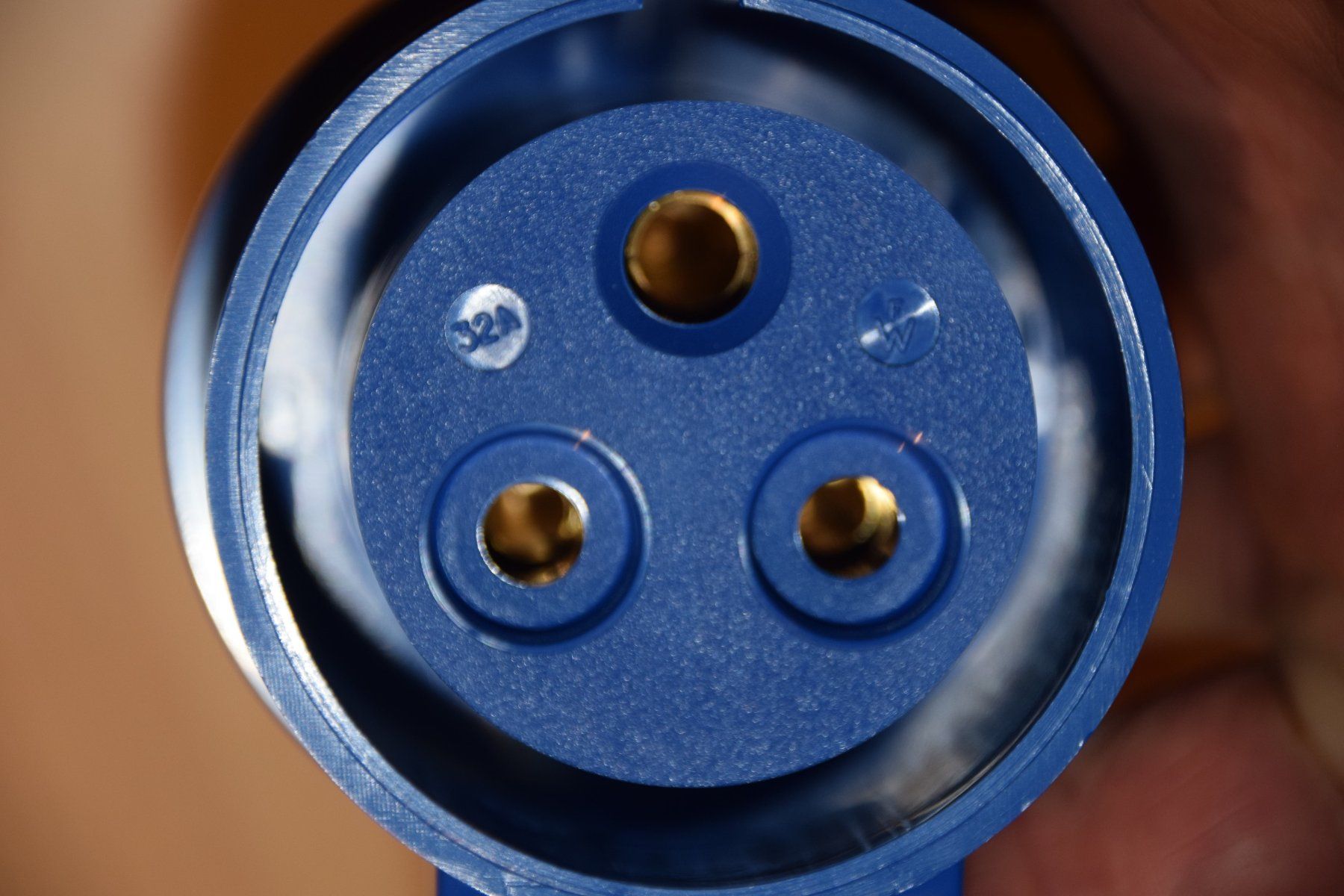 Walther Spine: Stecker  CEE-Walther IP44 32A 3 polig 330 3 06 – Usato da Rüti ZH venduto da Mei996 2
