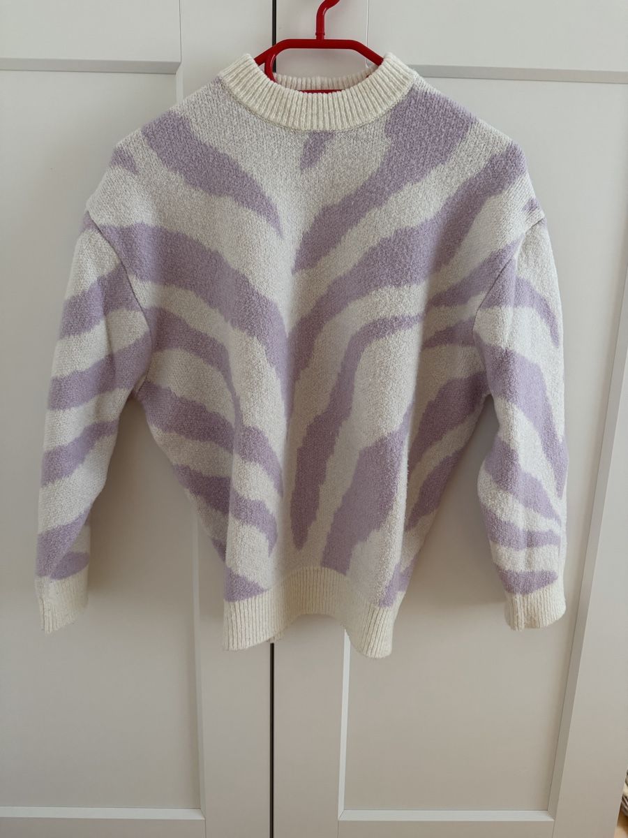 Bershka Pullover & Sweatshirts: Pullover Bershka Zebra Pattern Grösse S – Gebraucht aus Wil SG von fam_r6xv