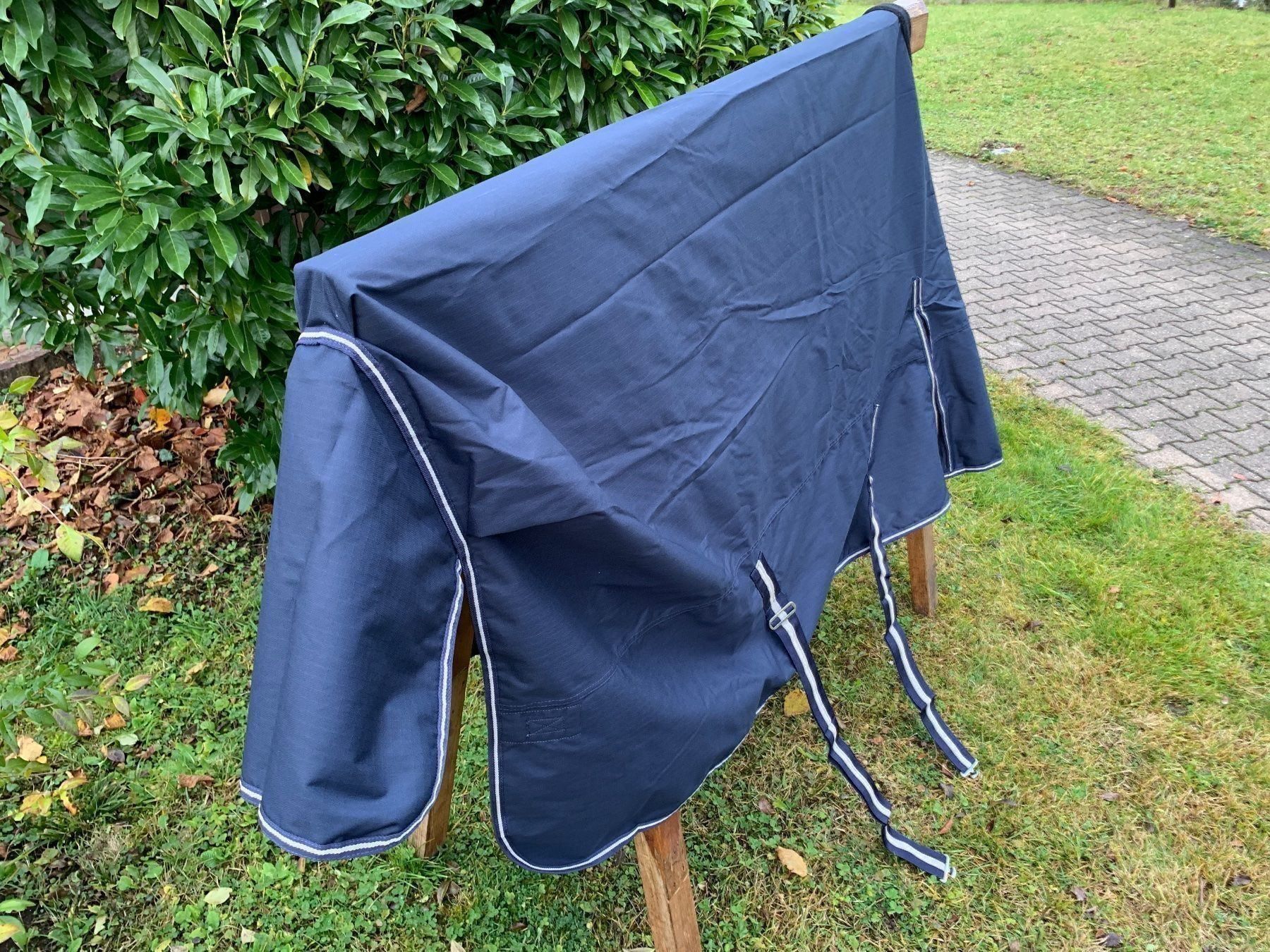 Carrozze: schöne dunkelblaue Weidedecke – Usato da Feldbach venduto da Olive1 1