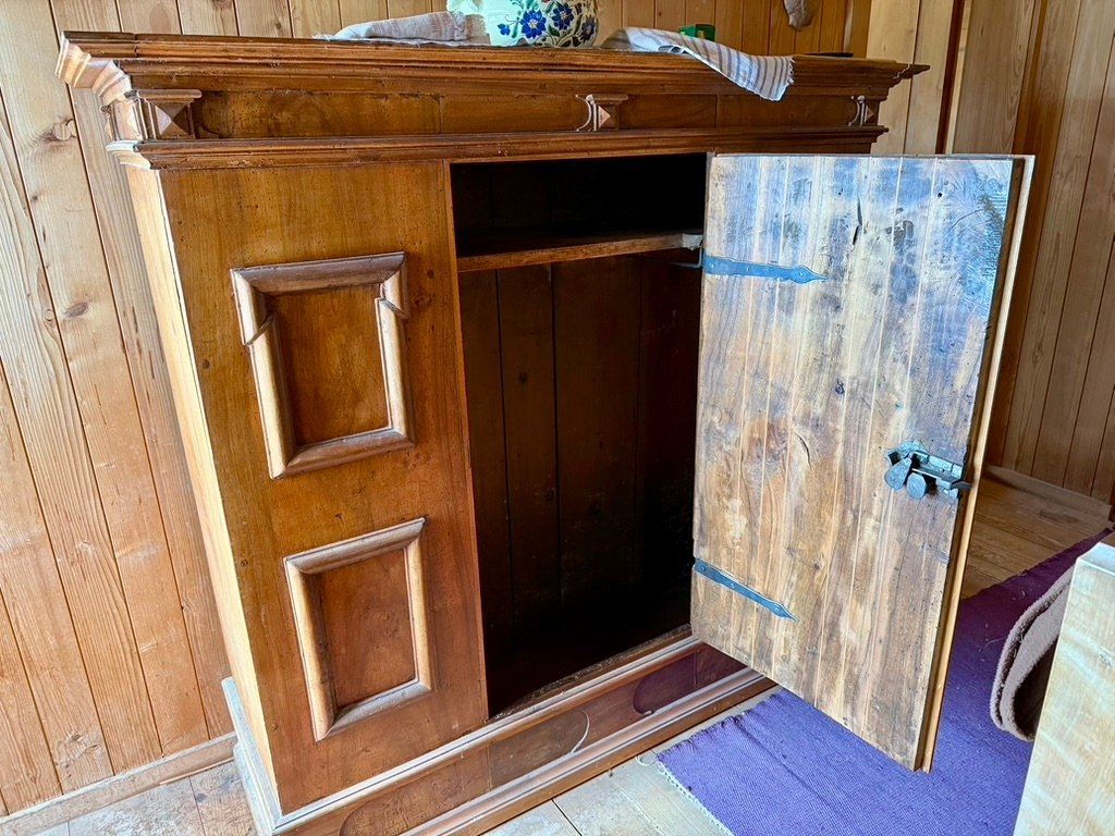 Armadi: Antiker Barockschrank, gut erhalten. – Usato da Agriswil venduto da Windcheetah 1