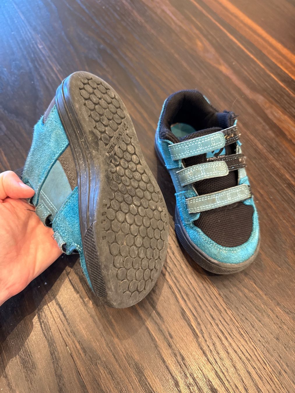 Five Ten Scarpe per ragazzi: Five Ten Kinderbikeschuhe Gr 30 – Usato da Schinznach-Bad venduto da a-girl 1