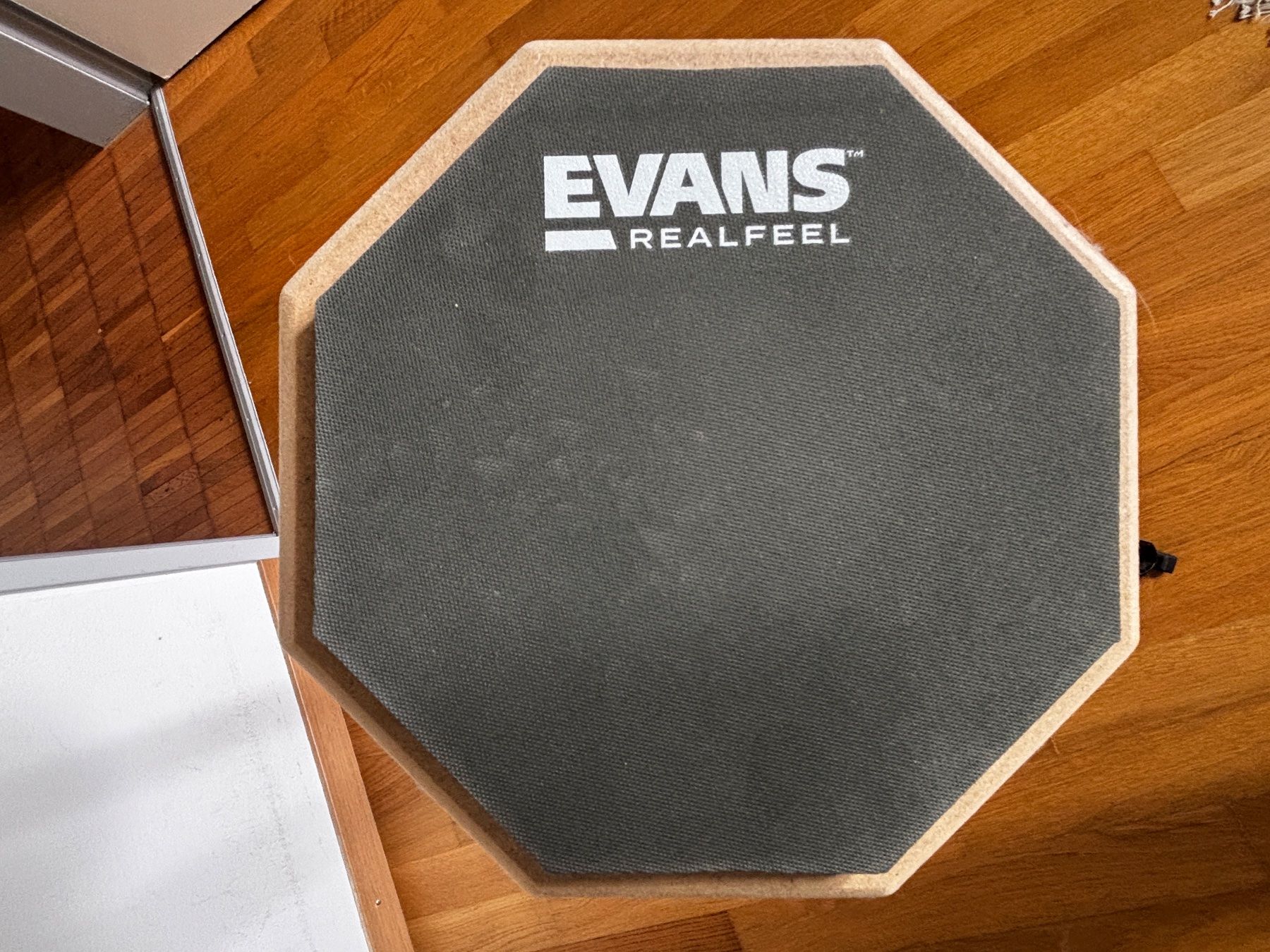 Evans Musikinstrumente: Schlagzeug Practice Pad - EVANS Realfeel – Gebraucht aus Spreitenbach von Hemingway69 1