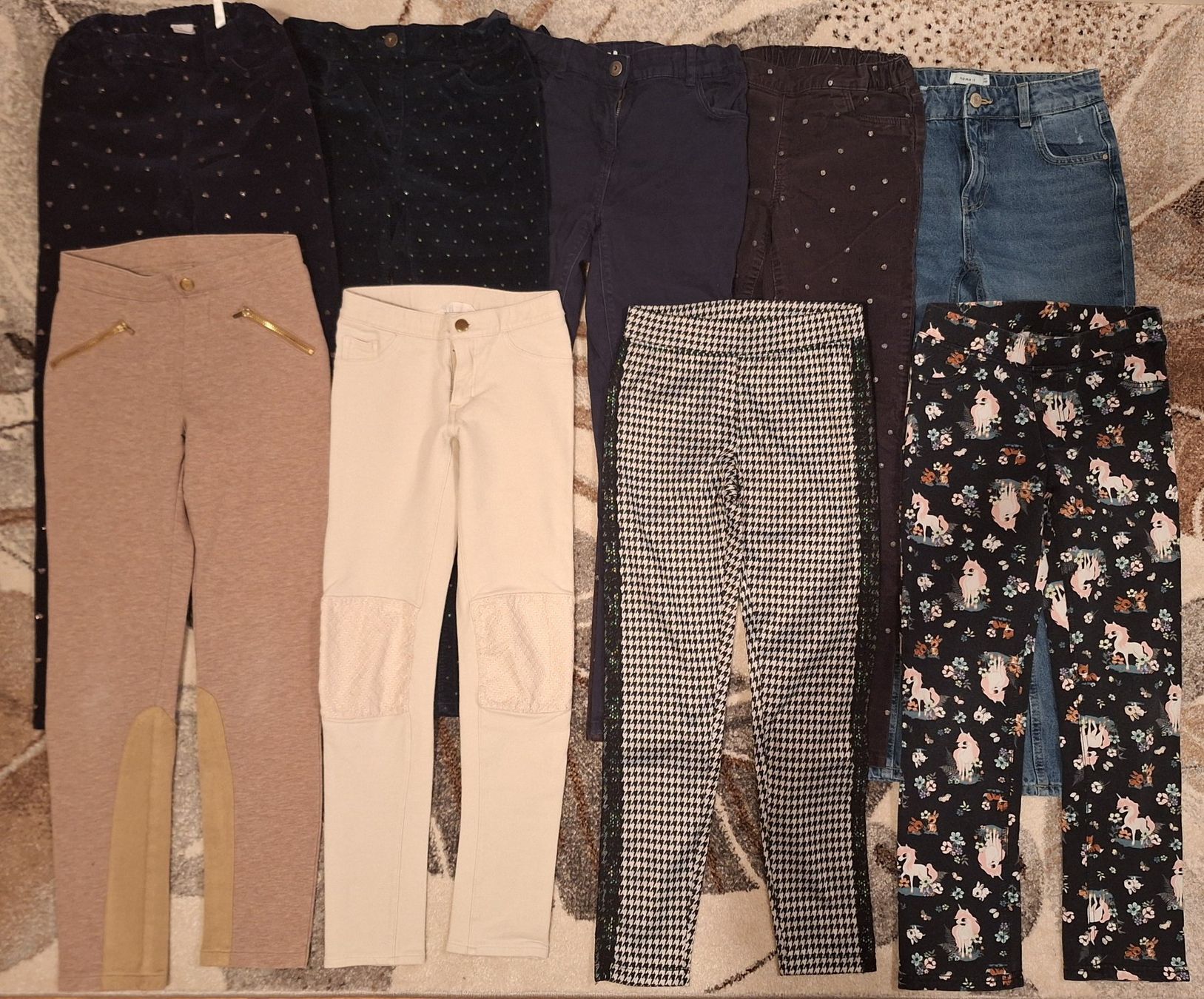 Pantaloni: 9 Paar Hosen Mädchen - Gr. 140 – Usato da Luzern venduto da Duga5