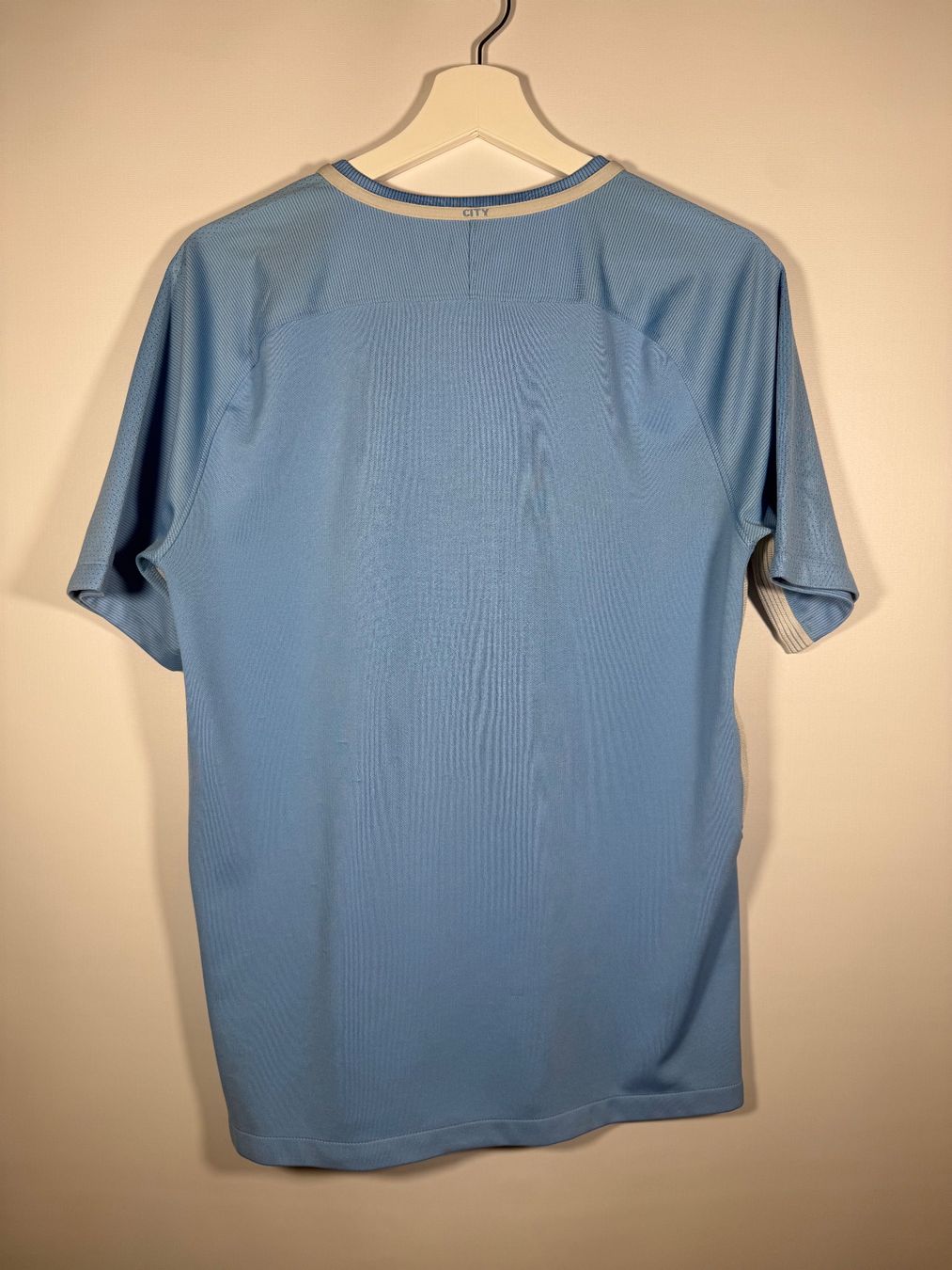 Nike Canottiere & Pantaloni: Manchester City Trikot M – Usato da Mühledorf BE venduto da ericgrunder_12 2