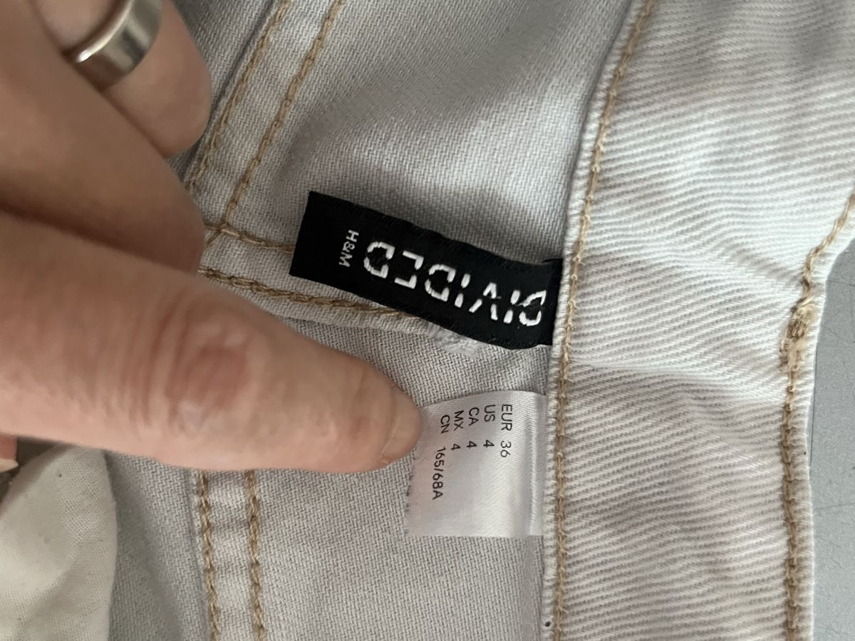 H&M Pantaloni: Weisse Divided Cargo-Hose 36 (164/170) – Usato da Bern venduto da Regi1975 2