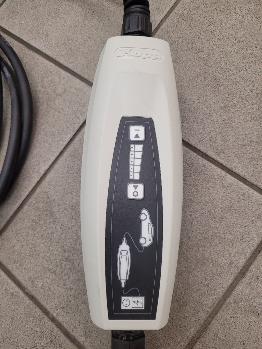 Chargeurs de batterie: Ladestation Kabel 200-250V – D'occasion à Steffisburg par Volvo_Cars_Thun 1
