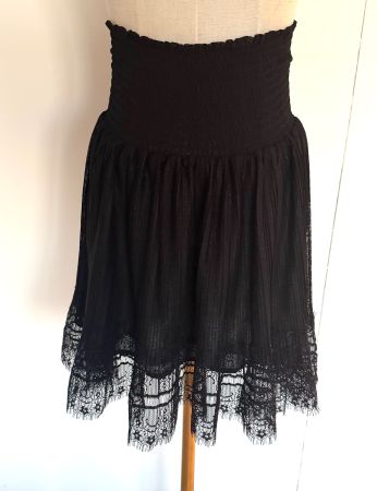 Maje Jaelys Plissee-Rock mit Spitze – Schwarz – Gr. 1 (36/S)
