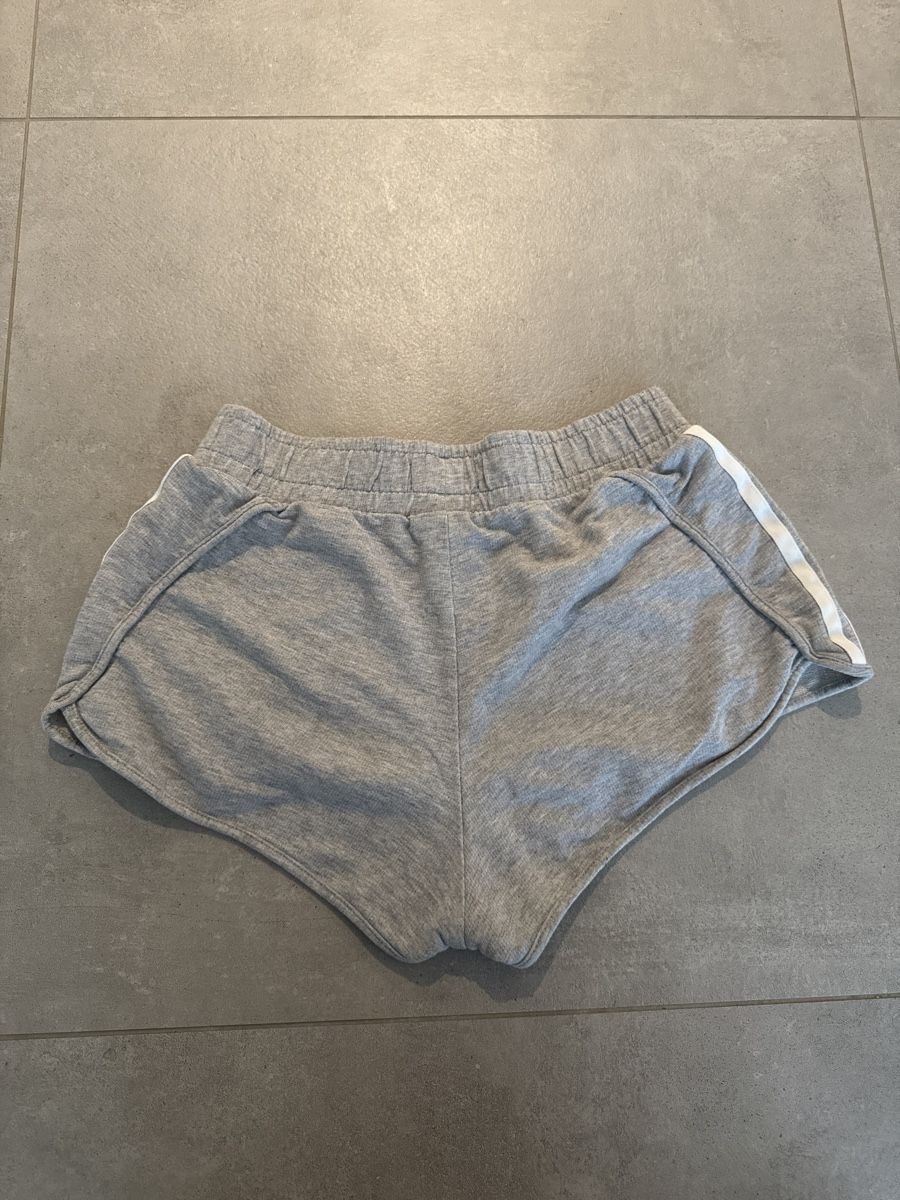 Adidas Pantaloni: Adidas Retro Shorts, Gr. 34, Grau – Nuovo (secondo la descrizione) da Elsau venduto da shoppa 2