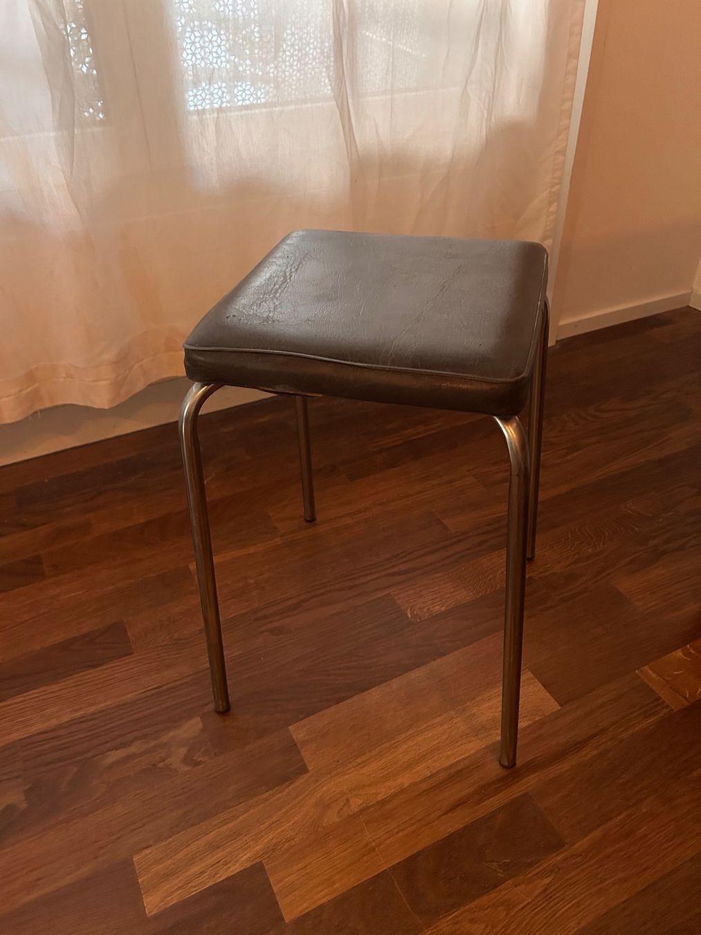 Sgabelli: Vintage Hocker – Usato da Zürich venduto da AriadneK