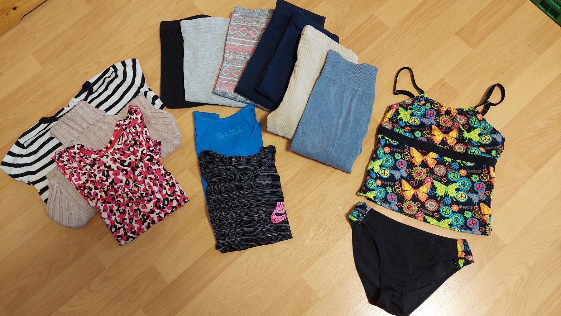 Lotti & Set di vestiti: Kleiderpaket Mädchen ab grösse 140 – Usato da Wisen SO venduto da spann