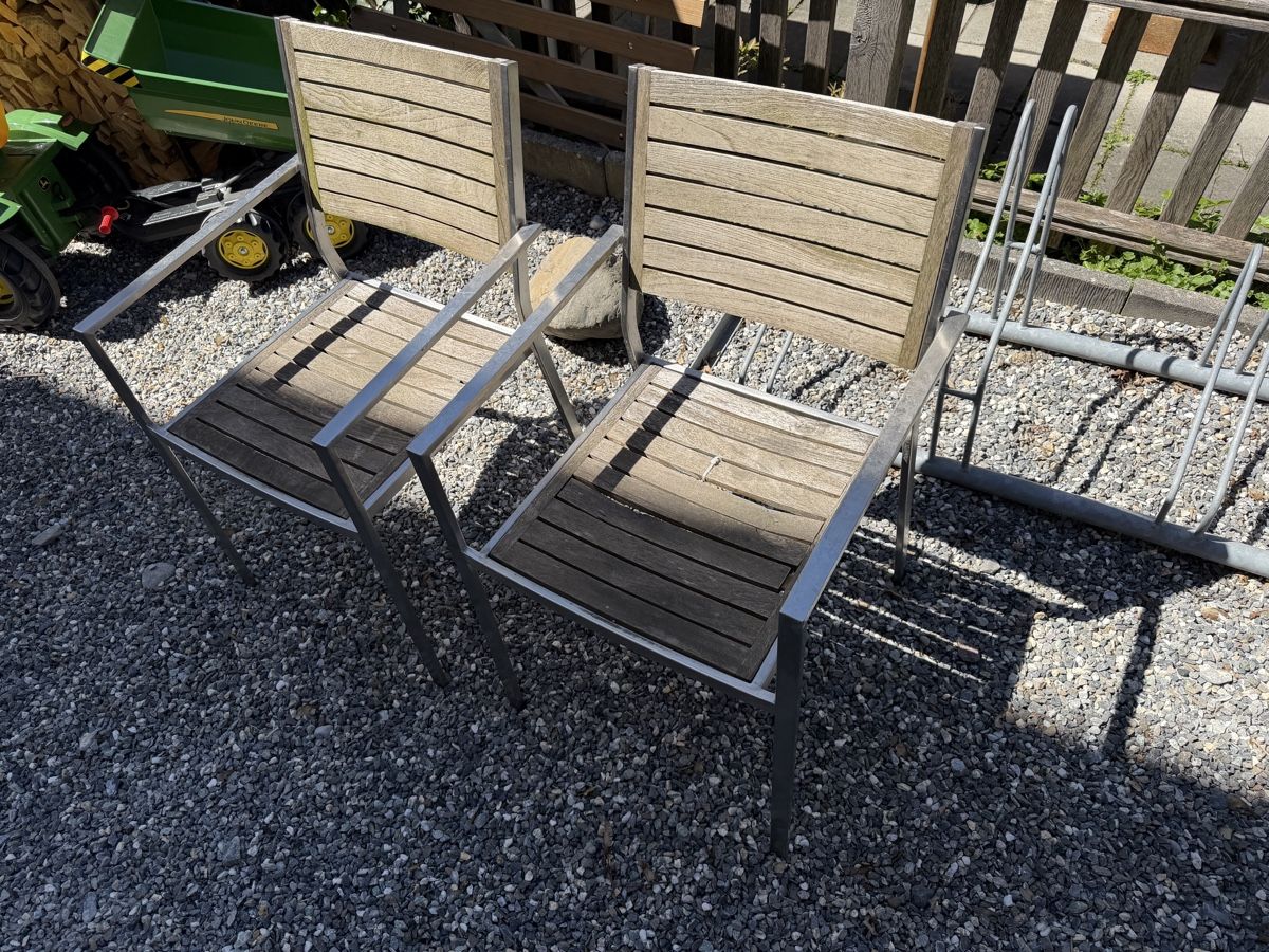 Set di tavolo e panche: Tisch, Stühle – Usato da Chur venduto da detyqr