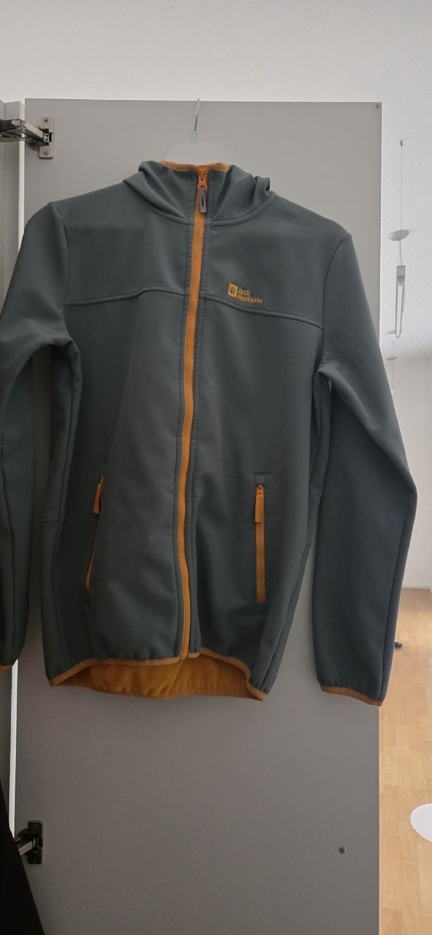 Jacken: Jack Wolfskin Softshelljacke  – Gebraucht aus Menziken von Rose050