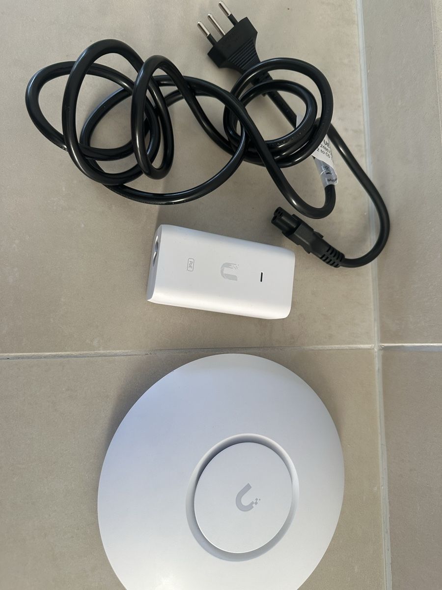 Ubiquiti Modem & Router: Ubiquiti UniFi U6+ Access Point inkl. PoE – Usato da Niedergösgen venduto da af4133 2