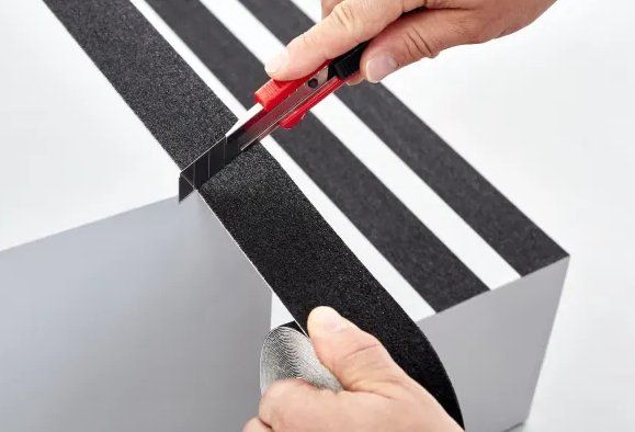 Tesa Rubans décoratifs: Tesa Antirutschklebeband Schwarz extrem flexibel – Neuf avec emballage d'origine à Kägiswil par nick333 3