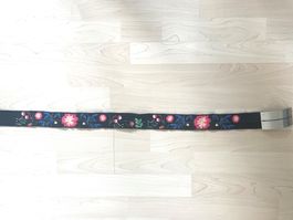 High Use: elastischer Gürtel mit aufgestickten Blumen, 94 cm
