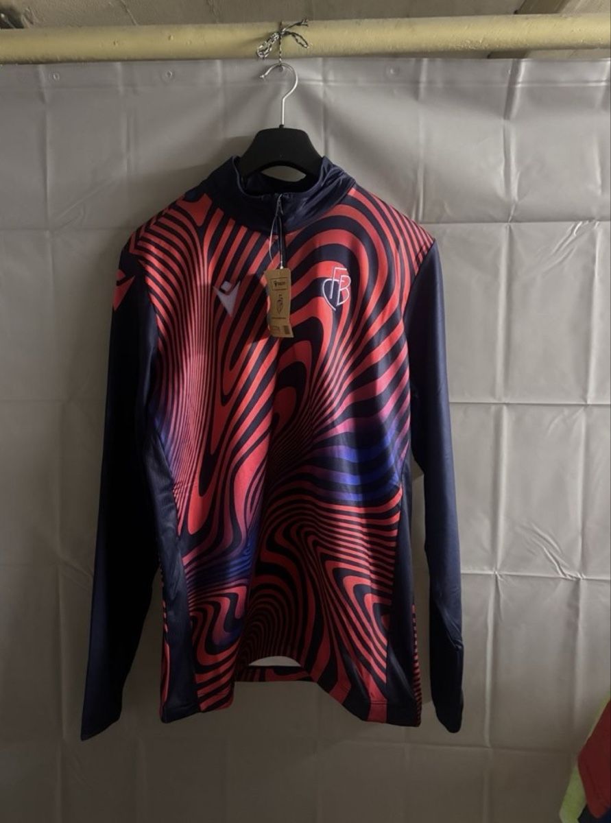 Pulls & Sweat-shirts: Fc Basel Trainingspullover  – D'occasion à Basel par eli_n5yh