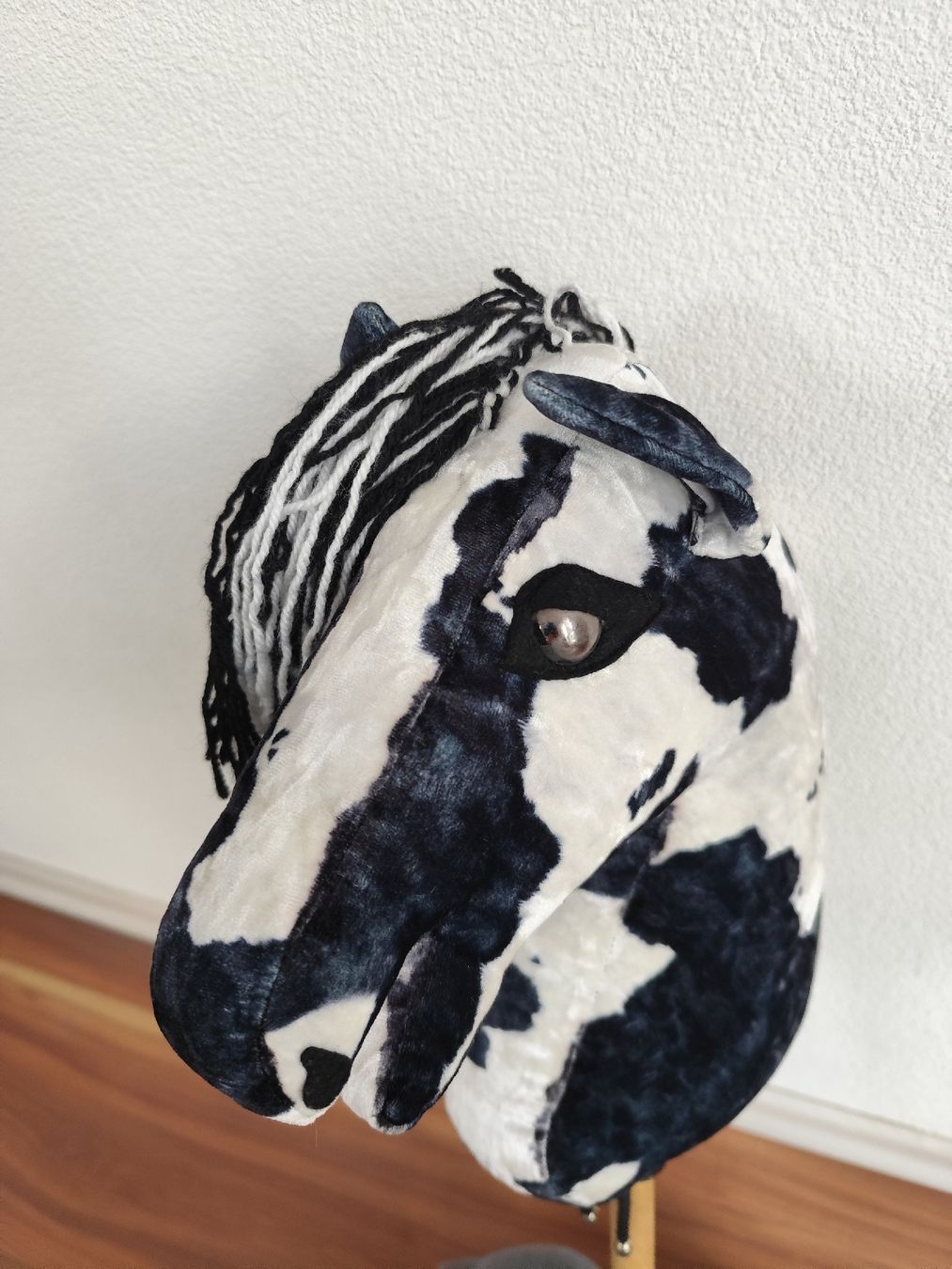 Giocattoli: Schwarz/Weiß Geschecktes Hobby Horse – Nuovo (secondo la descrizione) da Buttwil venduto da Melissa007 1