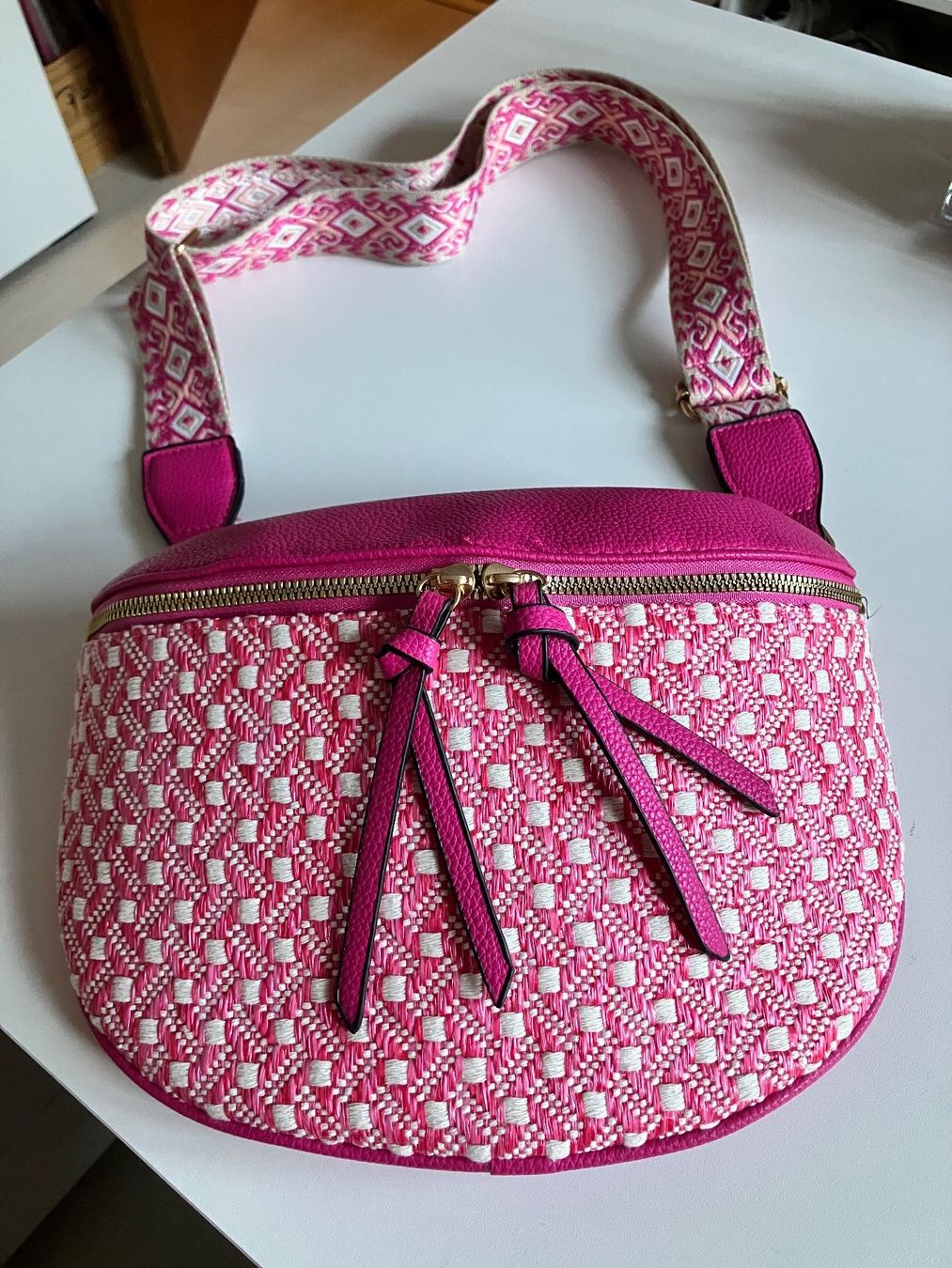 Borse da donna: Umhängetasche Neu rosa – Nuovo (secondo la descrizione) da Bättwil venduto da Profi44