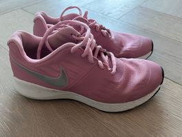 Rosa Nike Hallenturnschuhe Gr 37.5 - Wie neu