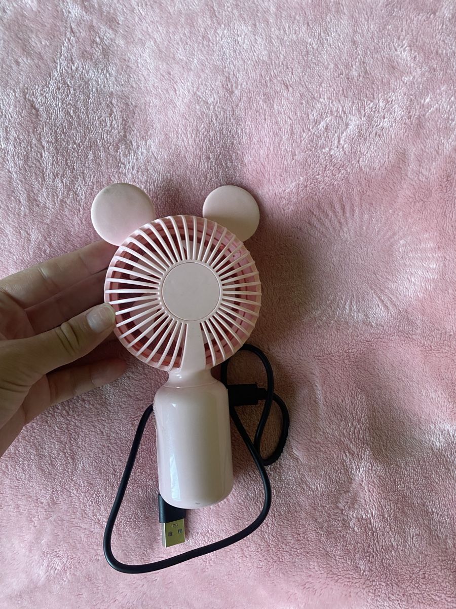 Ventilatoren: Portable Mini Fan USB Charging White Pink – Gebraucht aus Zürich von Vintage_zuerich 1