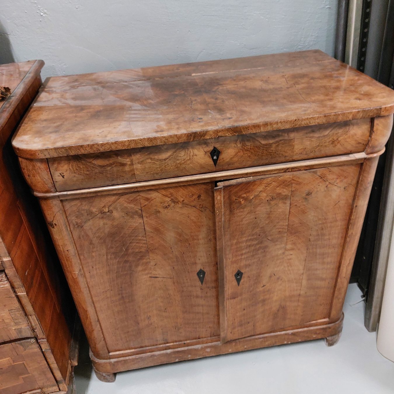 Cassettiere: Kommode Nussbaum ca 1900 – Usato da Freienbach venduto da Stuagert