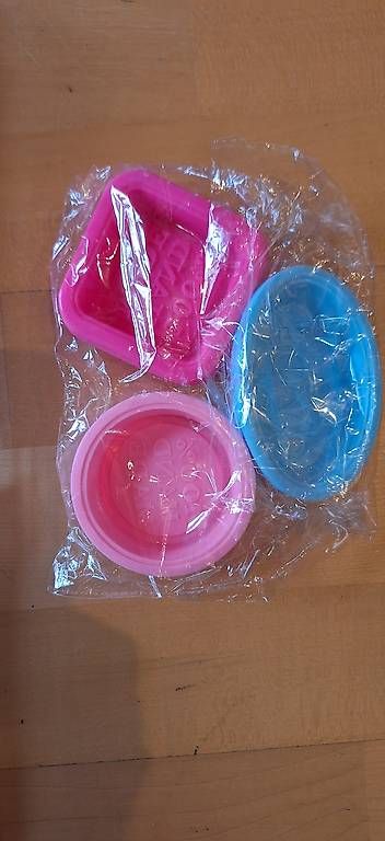Teglie da forno: Lot de moules silicones pour biscuits, savons... – Usato da La Tine venduto da chrystang