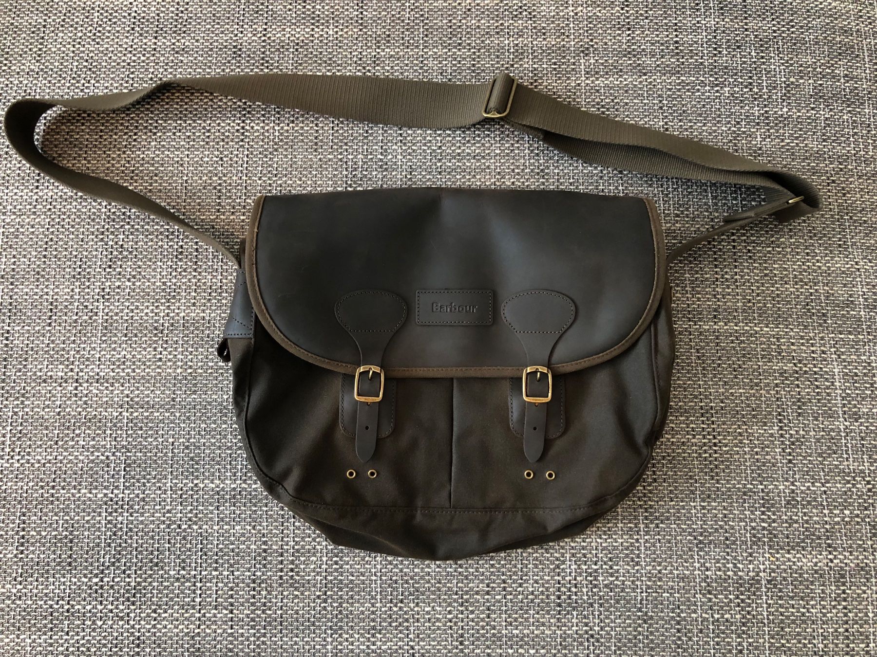 Barbour Taschen: BARBOUR Tarras Umhängetasche – Gebraucht aus Naters von rogarius