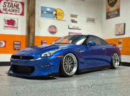 Nissan GT-R Modellauto blau guter Zustand