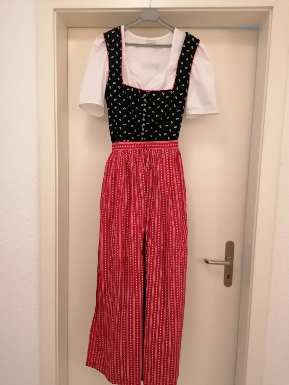 Kleider: Dirndl blau rot gemustert Grösse 38-40, lang – Neu (gemäss Beschreibung) aus Bösingen von Freejack69 1