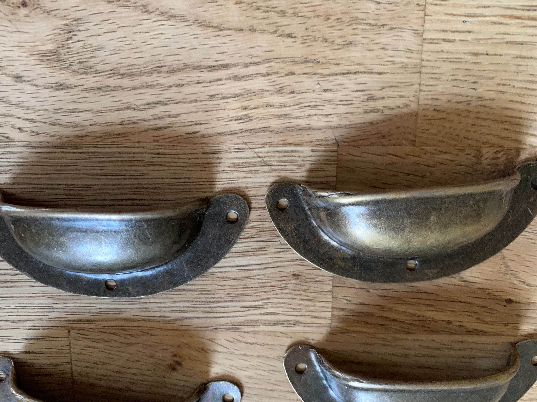 Ferramenta: 12 Muschelgriffe – Usato da Flawil venduto da Naphtali 1