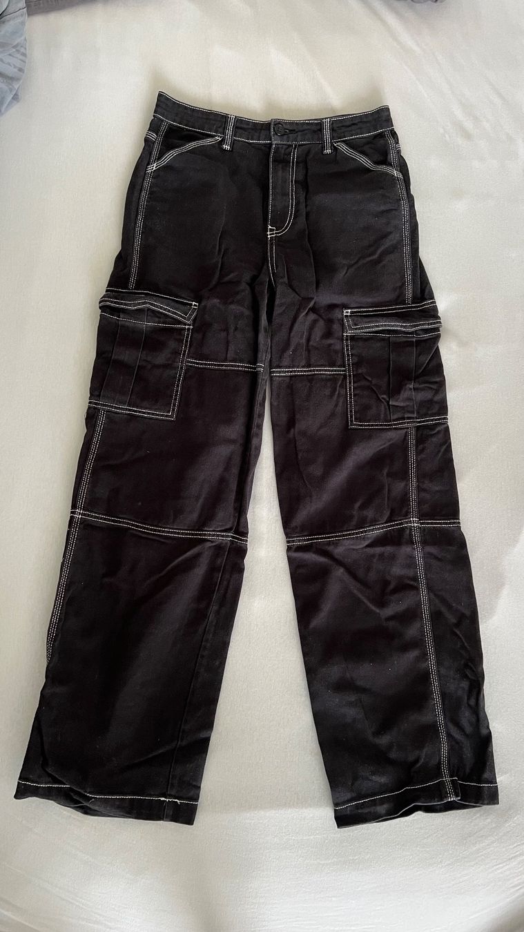 H&M Pantaloni: Cargohose schwarze Jeans Divided H&M 36 S – Usato da Stäfa venduto da Schatztruhe05