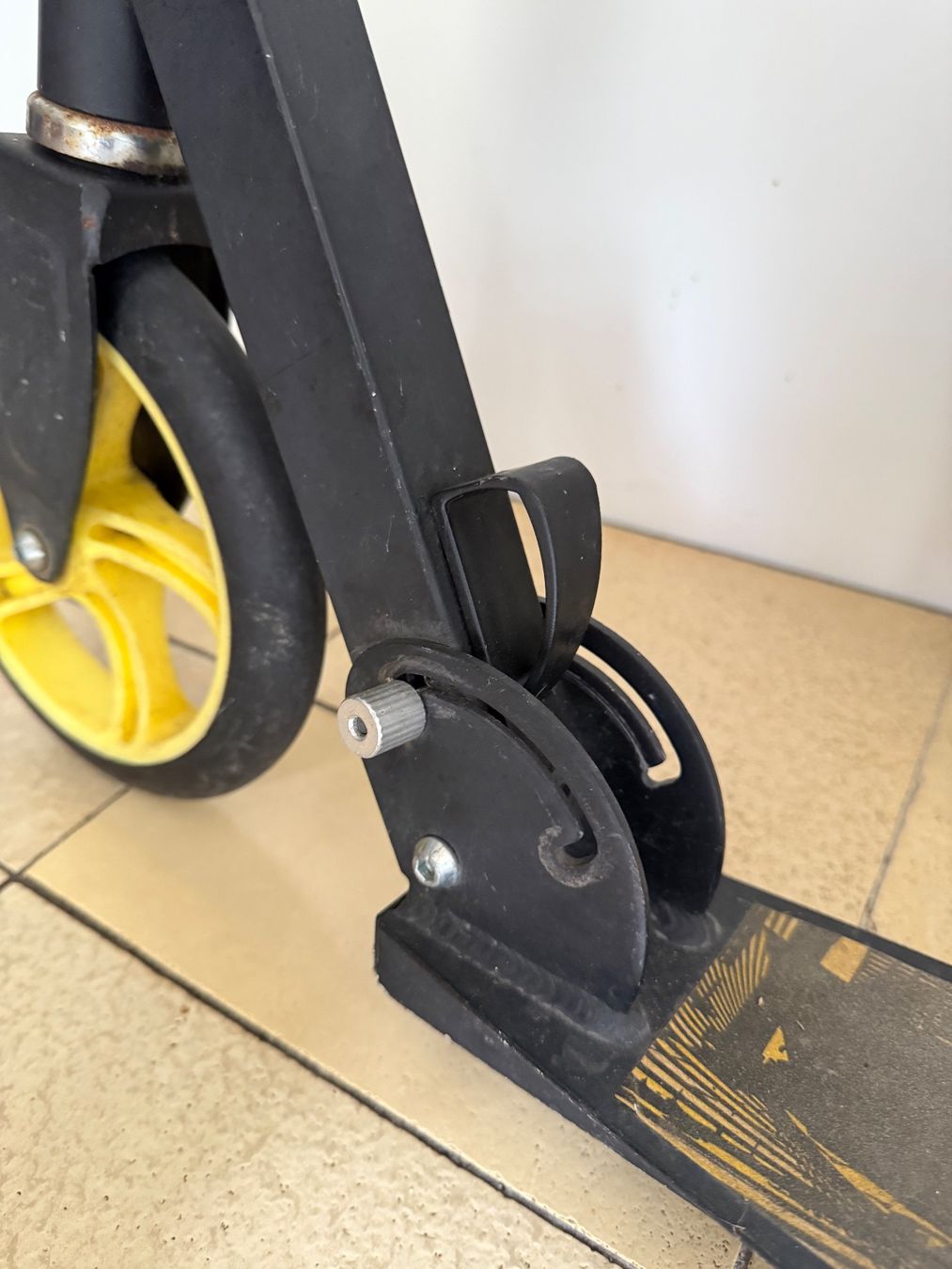 Kickboard: Tretroller, schwarz-gelb, gebraucht – Gebraucht aus Wohlen AG von thr_t5x8 4