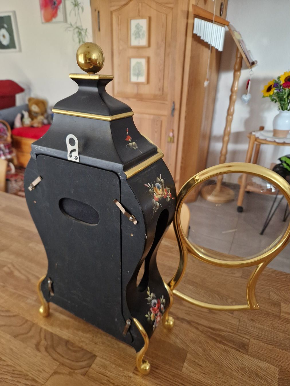 Stand- & Wanduhren: Wanduhr La Chatelaine schwarz mit Blumen – Gebraucht aus Münsingen von Geeskile 2