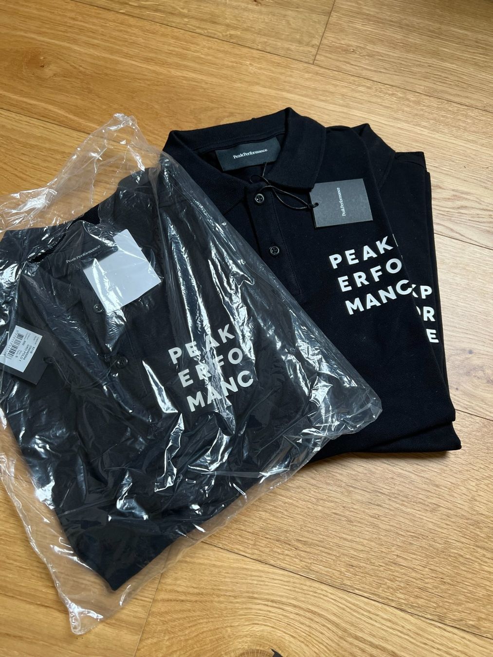Lacoste Magliette Polo: NEUES Original Peak Performance Polo, Grösse S – Nuovo e nell'imballaggio originale da Biel-Benken BL venduto da Aplus0