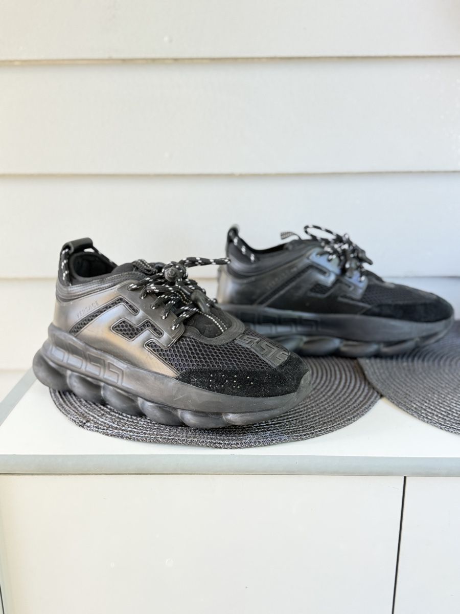 Versace Scarpe da uomo: Versace Chain Reaction Baskets Noir Taille 43 Occasion – Usato da Schlieren venduto da Zakram 1