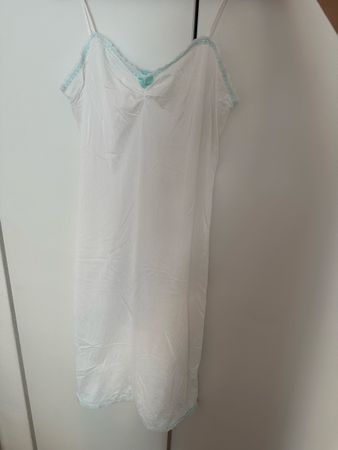 weisses Kleid