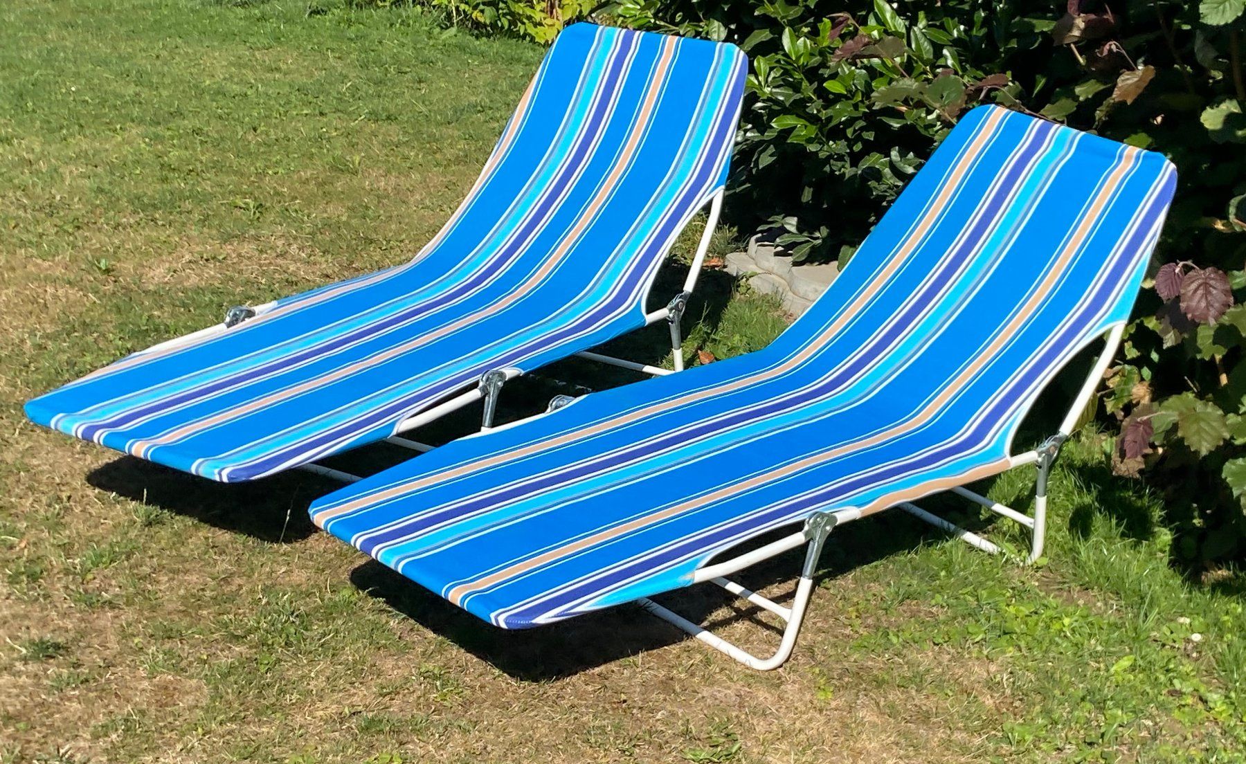 Chaises longues: Zwei Liegestühle klappbar neu – Neuf (Voir description) à Steinmaur par Reisefreak42